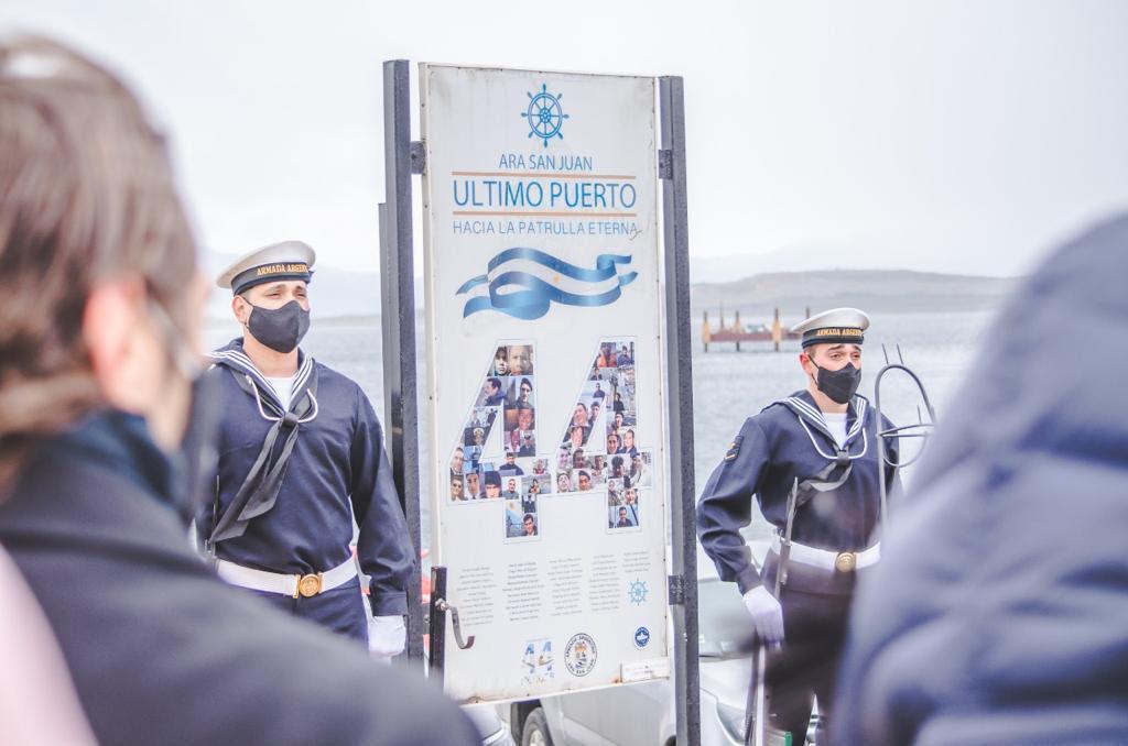 Ushuaia Rindi Homenaje A Los Tripulantes Del Submarino Ara San Juan