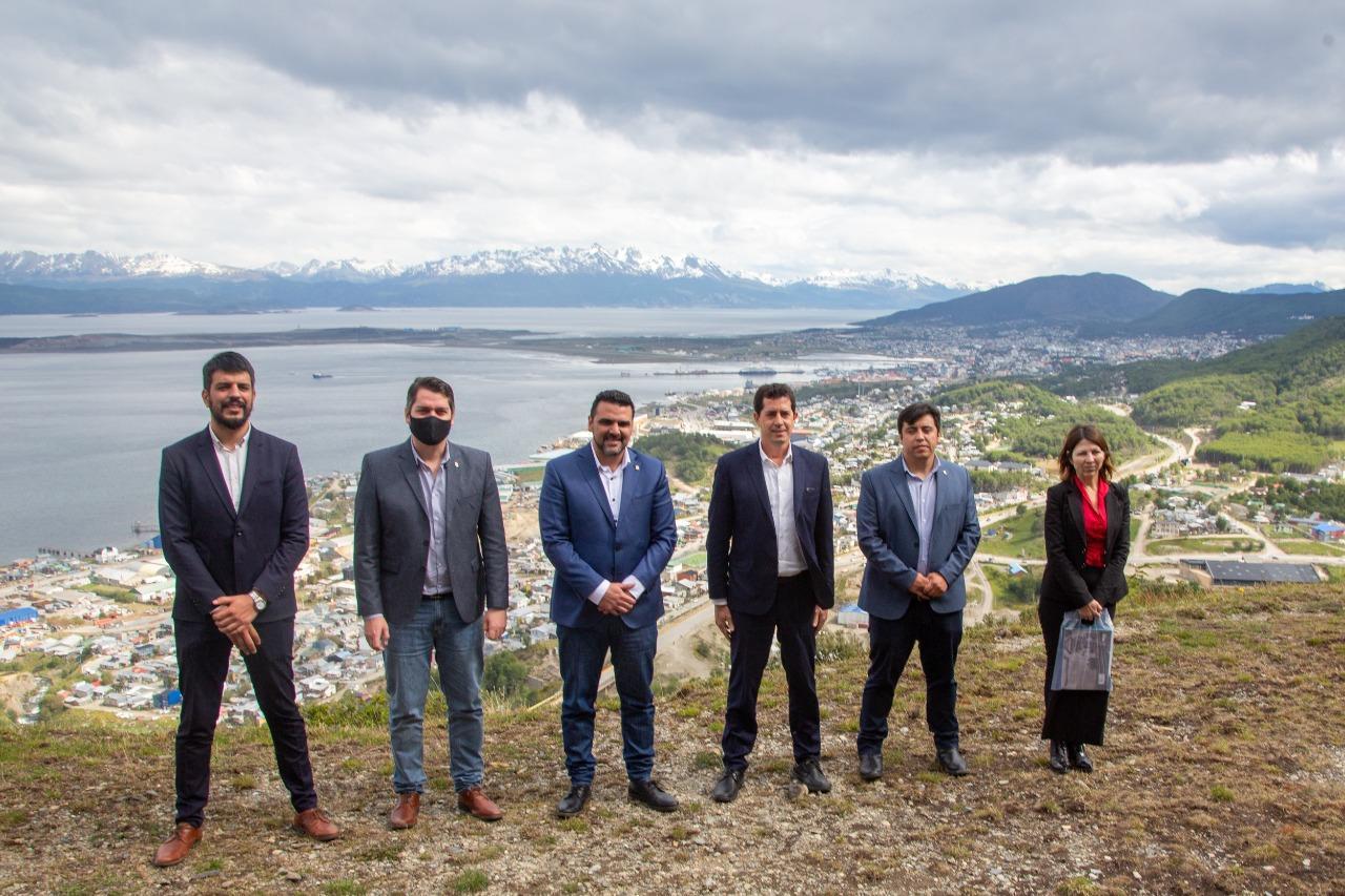 6189b2082711cd676557d7c0