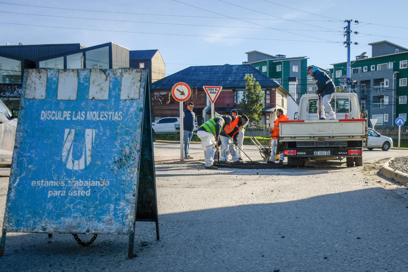 EL MUNICIPIO REALIZA TRABAJOS DE BACHEO EN DISTINTOS PUNTOS DE USHUAIA