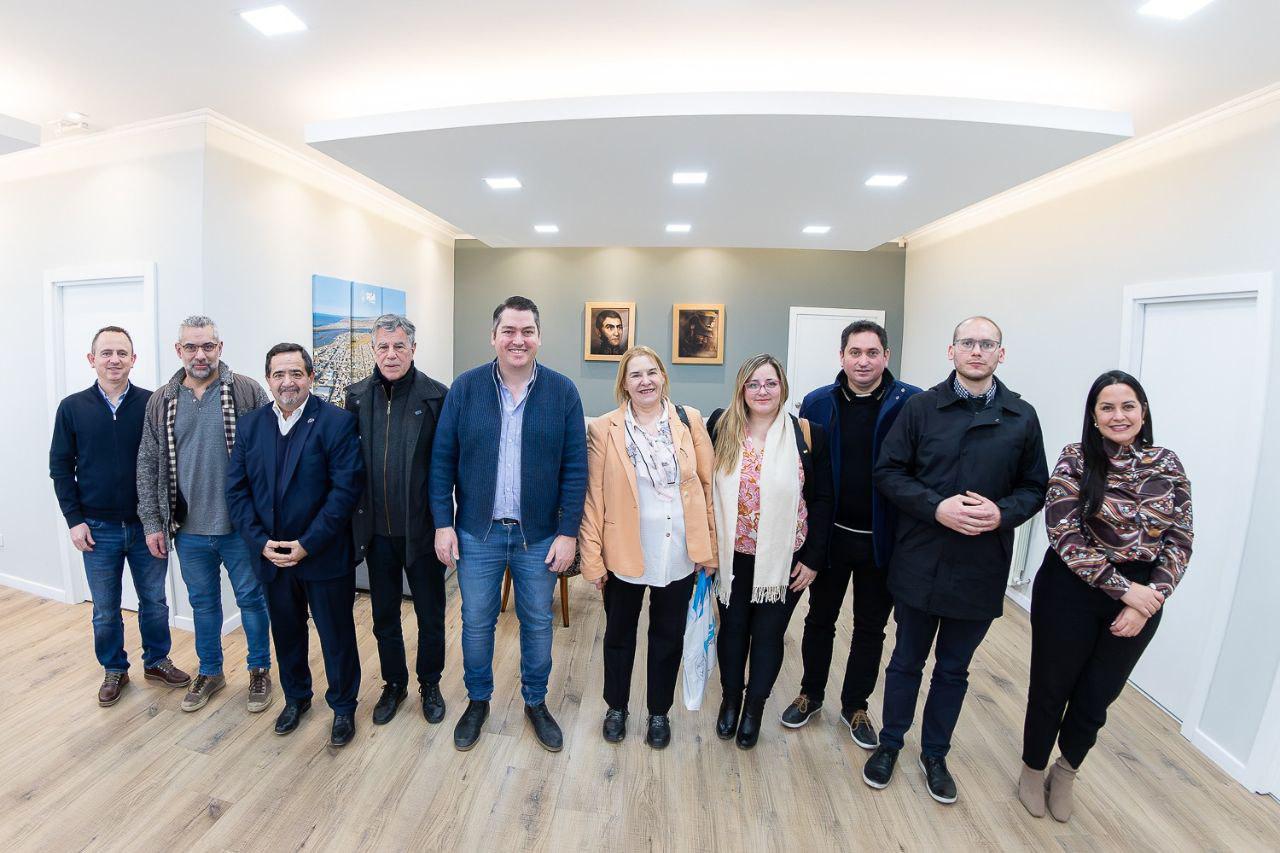 photo_5132163568995773573_y