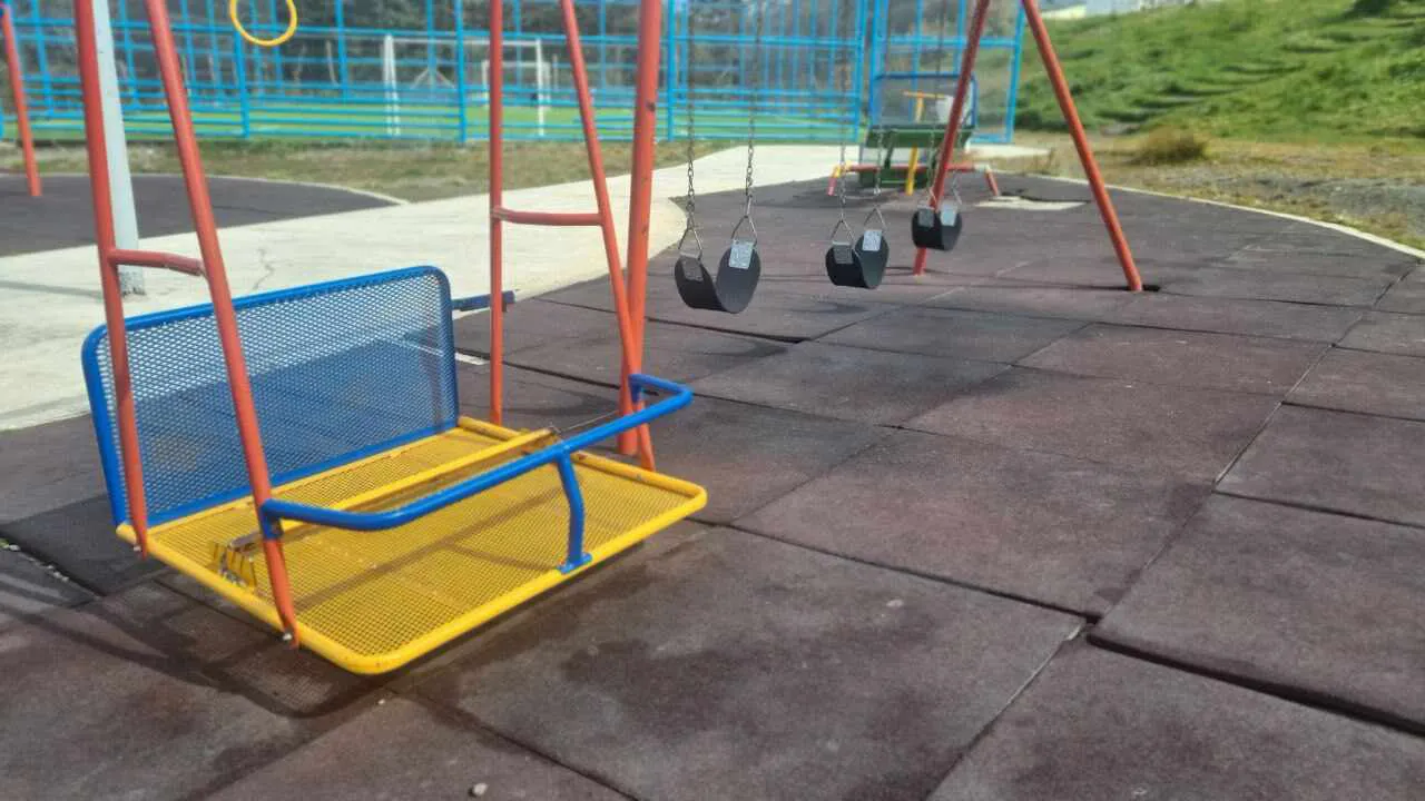 photo_5064545180140547628_y-1