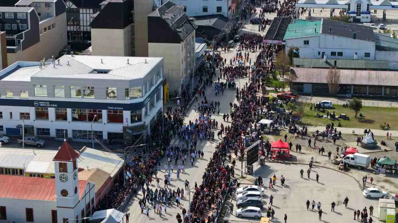 photo_5143553641879899046_y-2