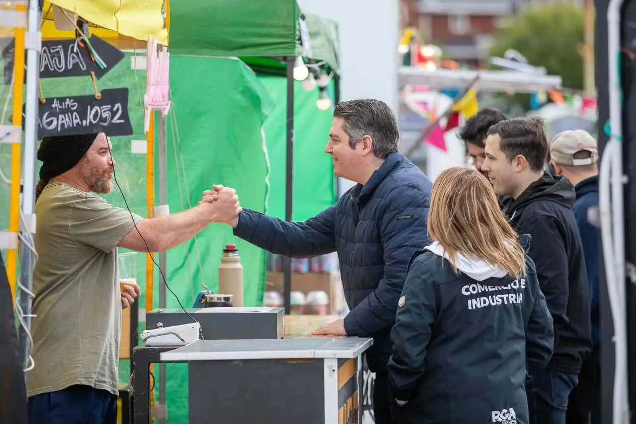 photo_5111981667999484820_y-1-1