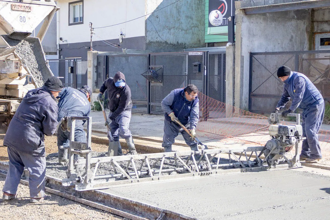 photo_5084665873561660881_y-1