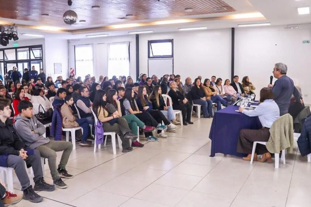 photo_5012660691009646159_y-1