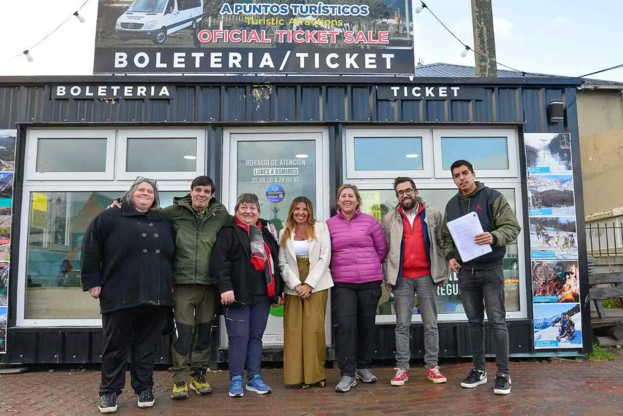 photo_5103011959510511058_y-2