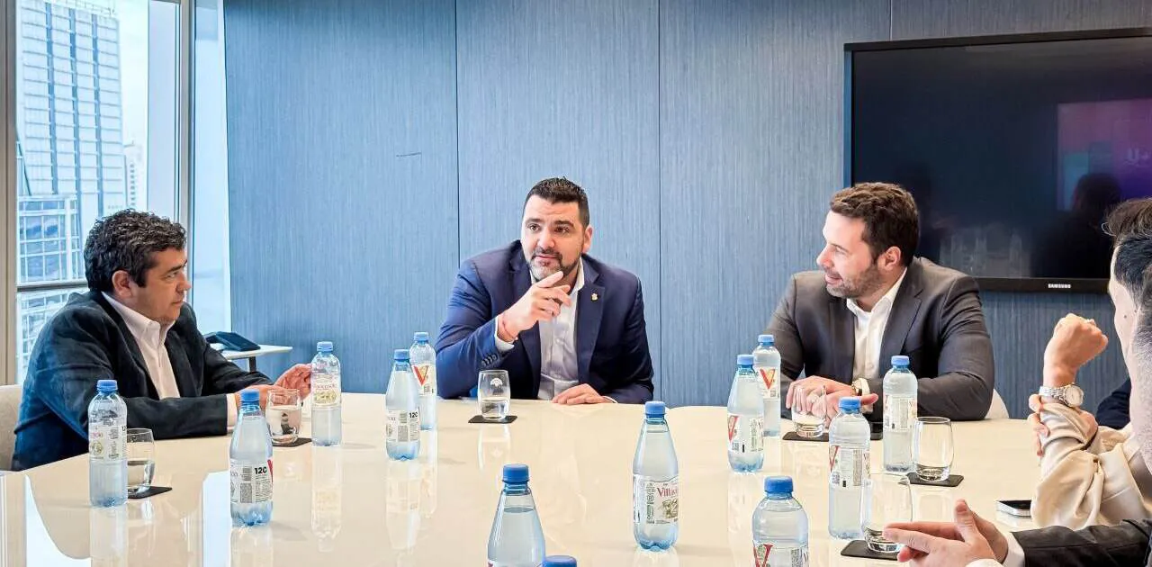 photo_5175168415105658412_y-1