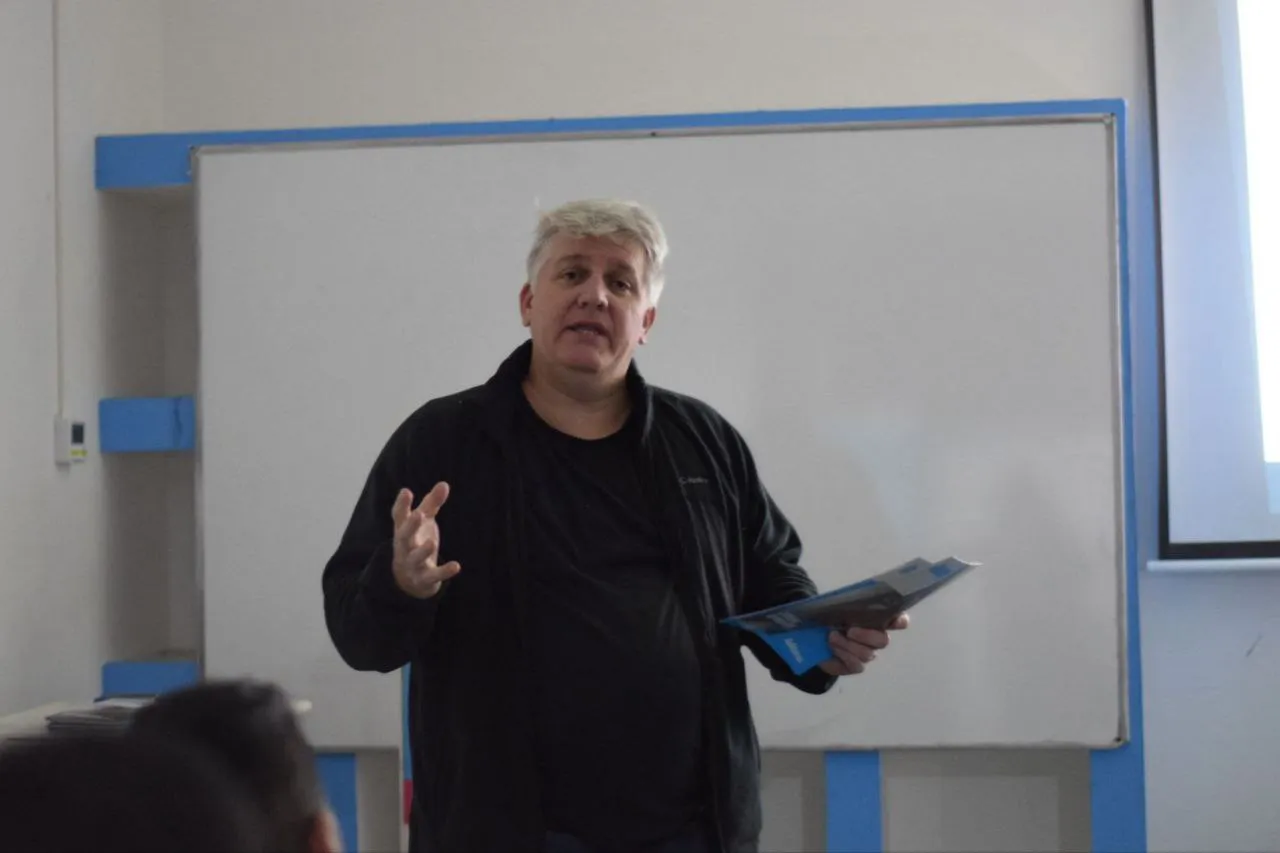 photo_4931638898929544928_y