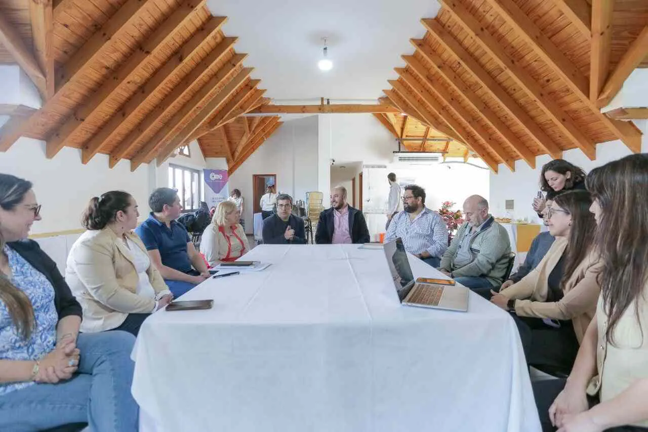 photo_4961011063579151146_y-2