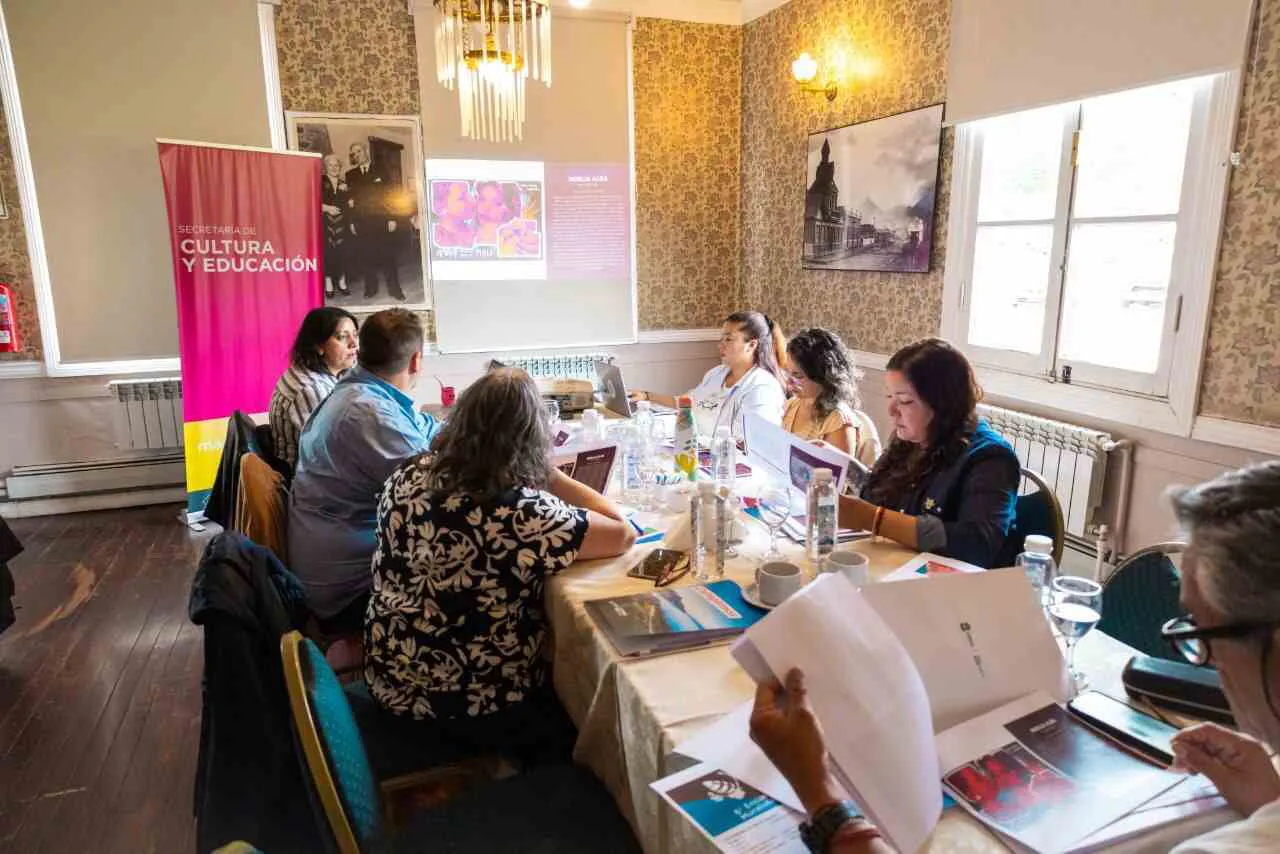 photo_4976821344998108469_y-1