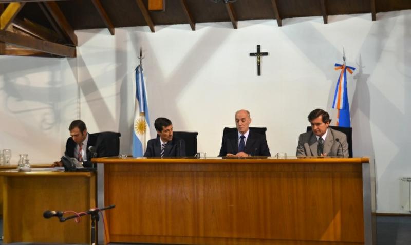 Tribunal de Juicio presidido por Dr. González