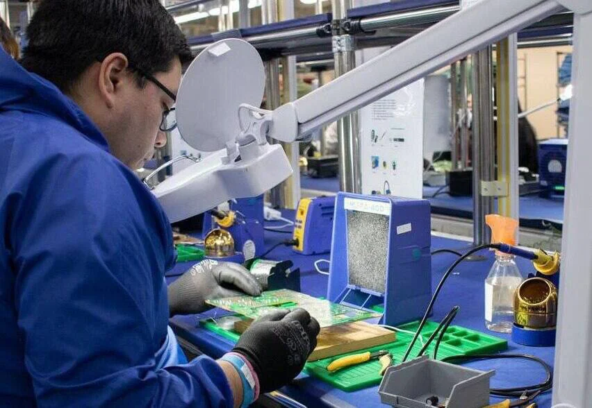 photo_5098141290506947614_y-1