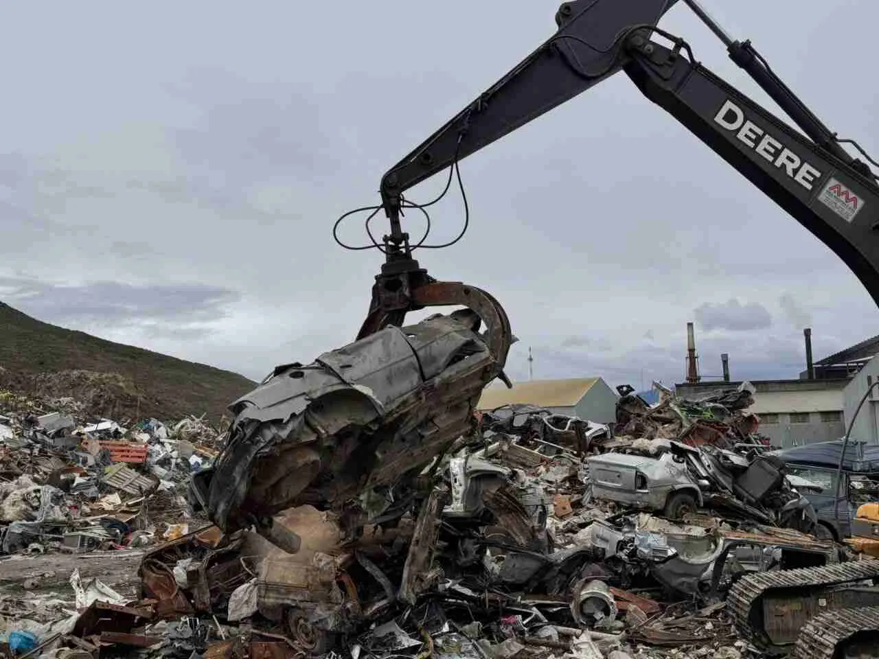 photo_4976668706159135545_y-1-1