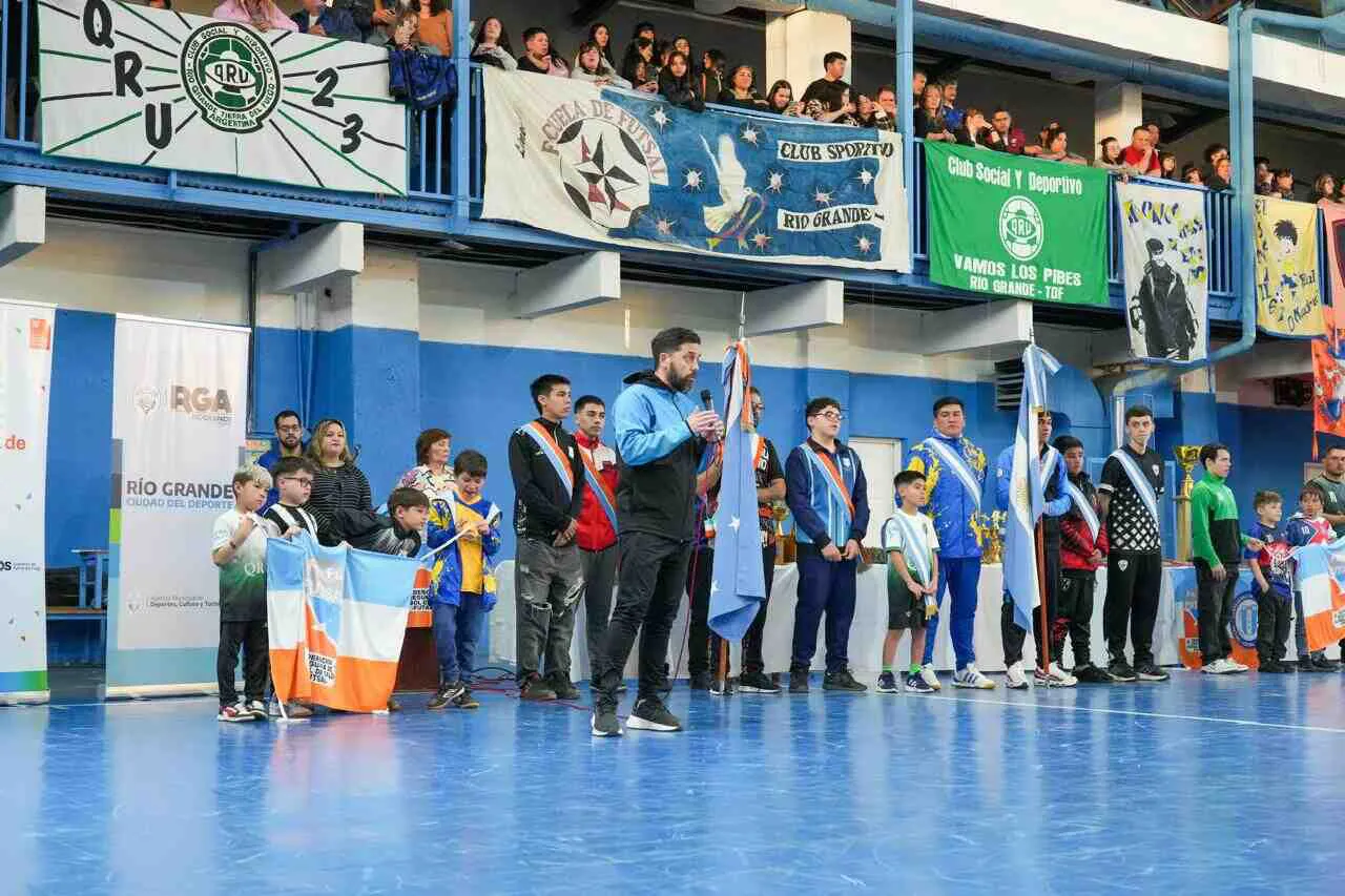 photo_5131984696492801182_y-1