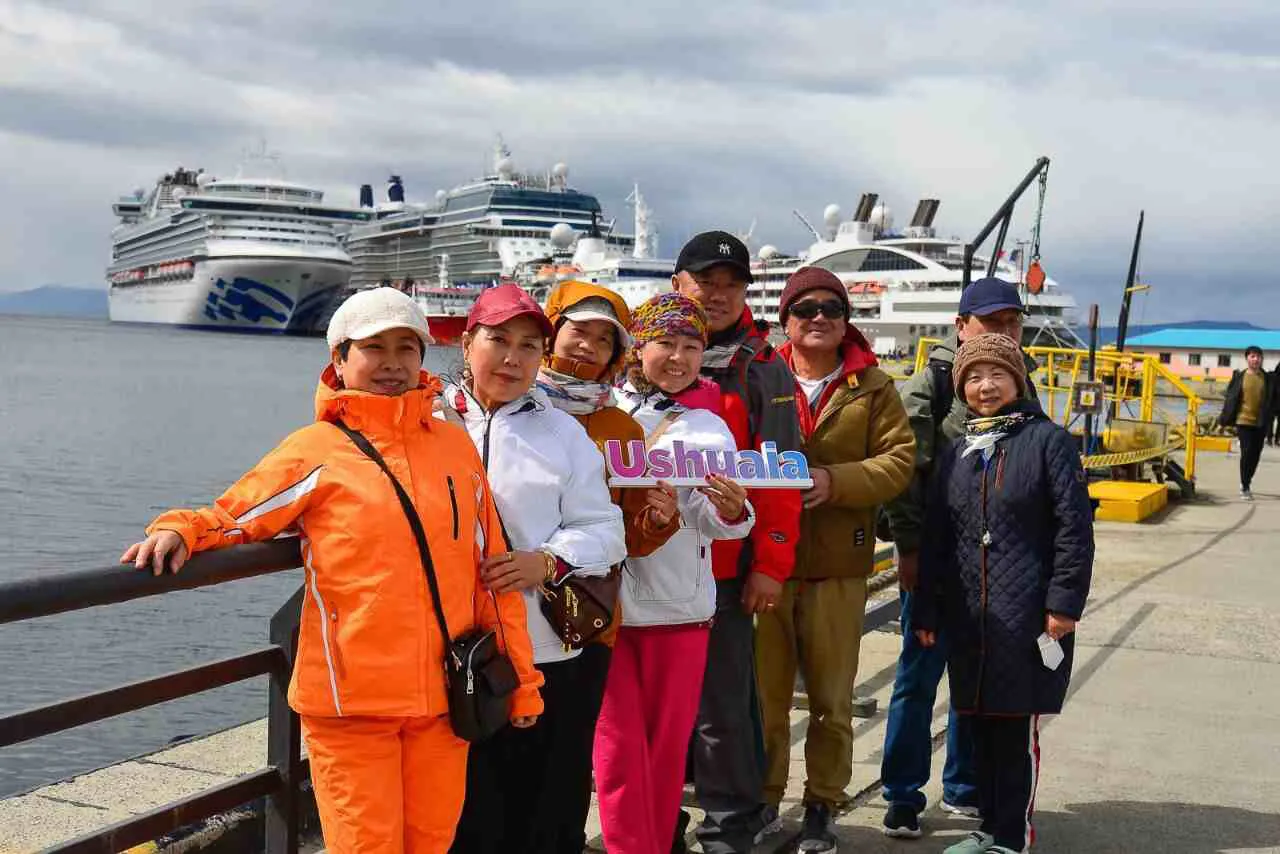 photo_5041892736646187840_y-1