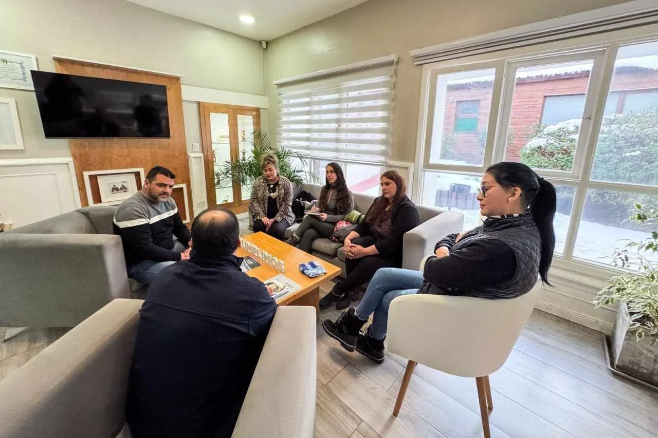 photo_4911676079916297822_y-1