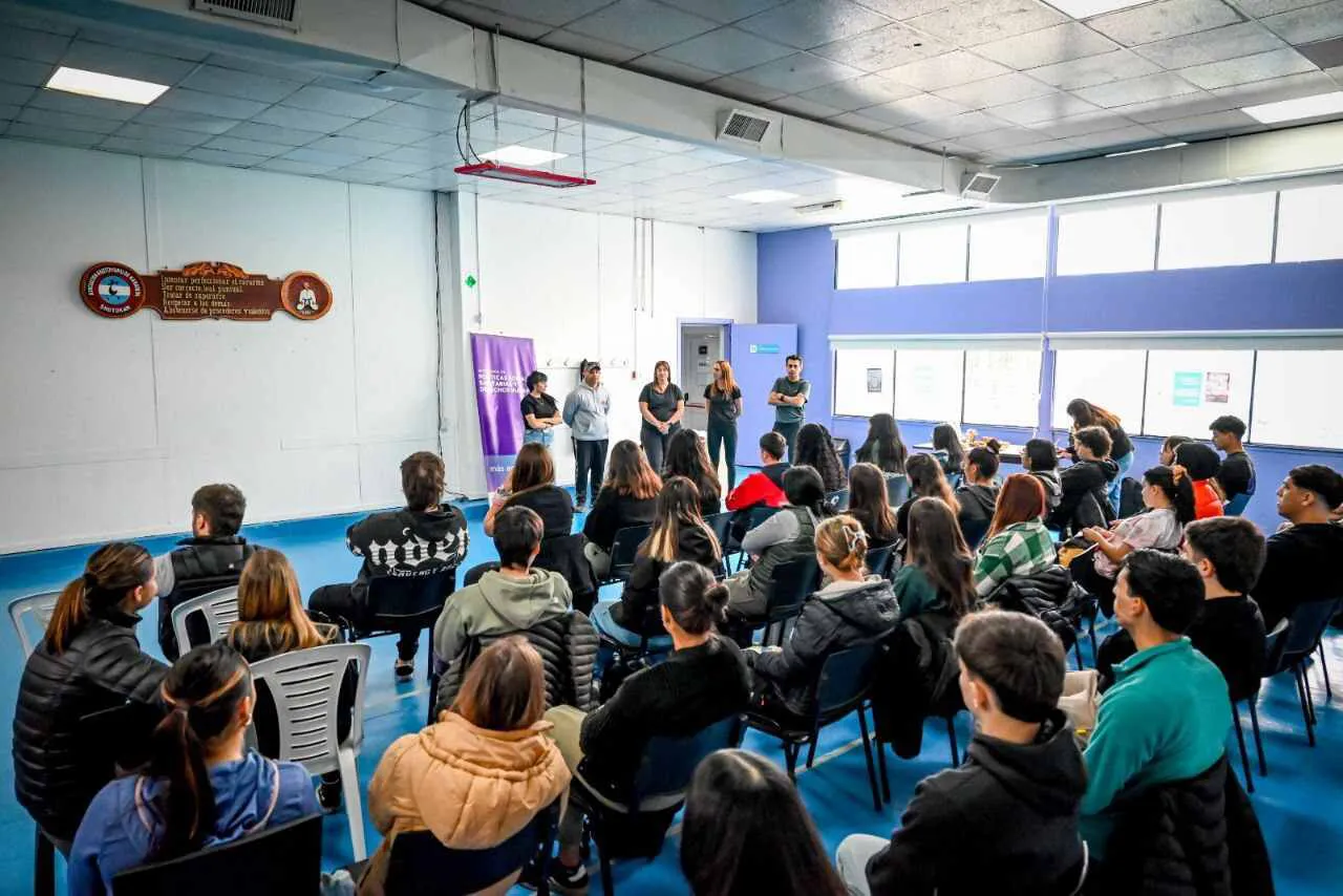 photo_5179147457492266925_y-1