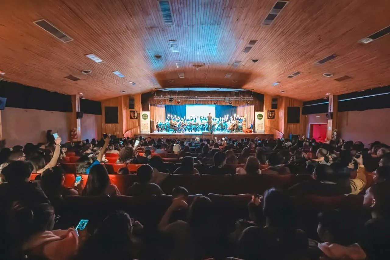 photo_4931618274496589399_y-1