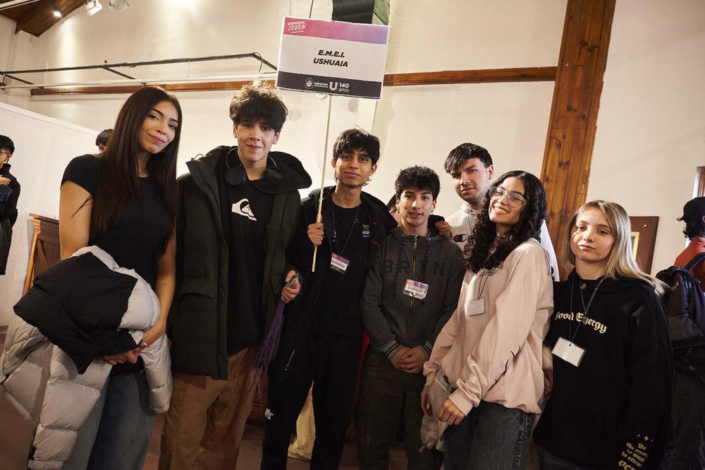 823f69b0-815c-4254-90e7-cbadb235c596