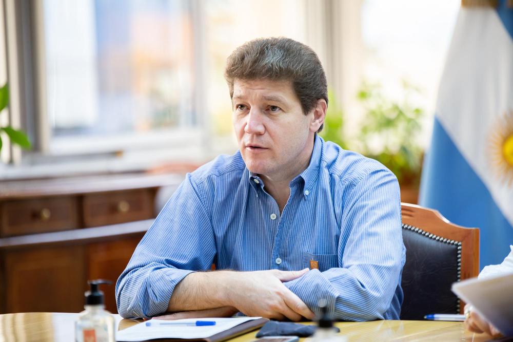 fb548ff8-0c4d-4a51-b16b-7a16f06d32b6