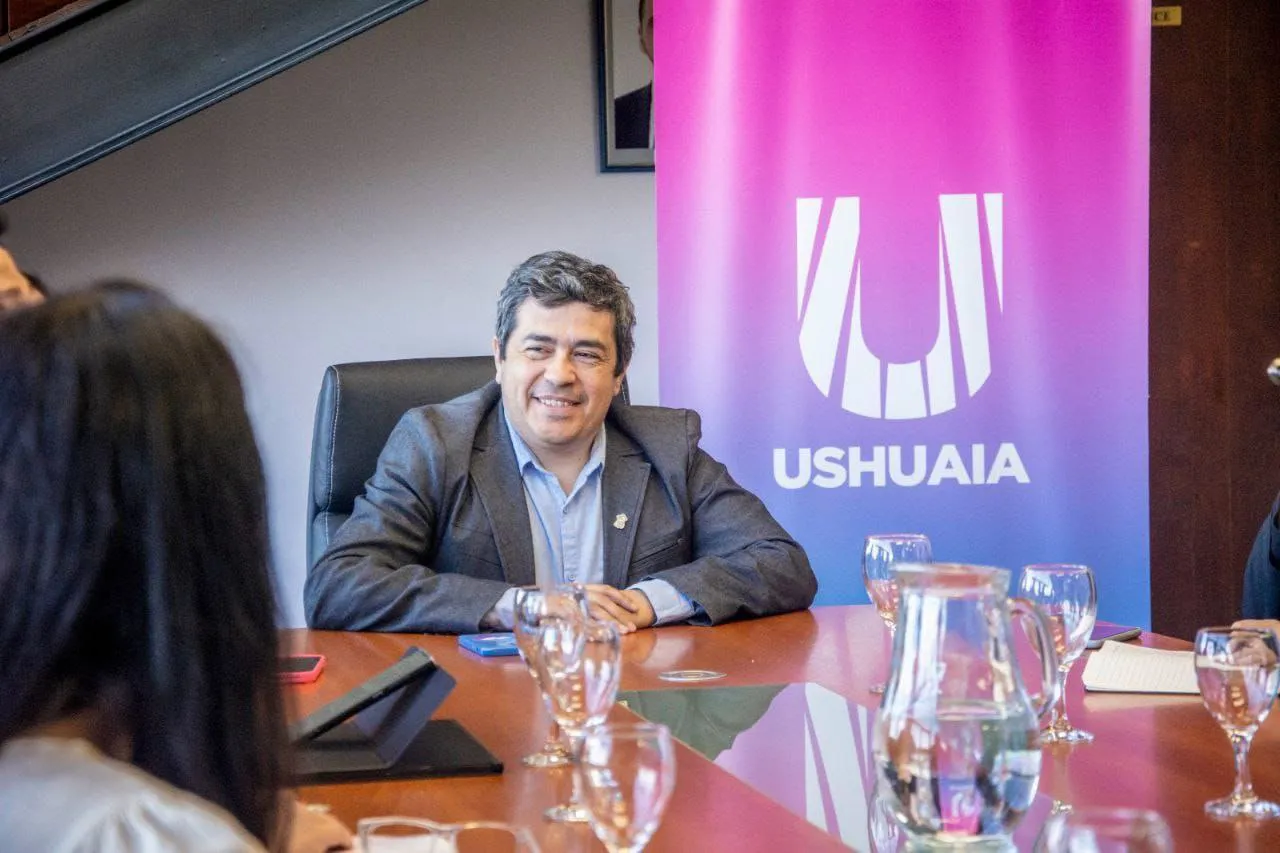 photo_5127833949903629869_y