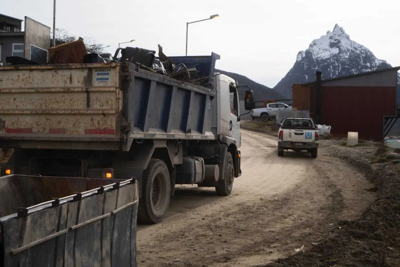 photo_5080531804334263222_y-1