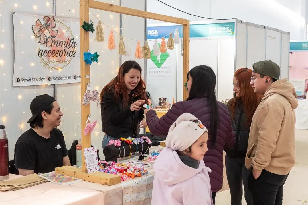 photo_5030886376140288217_y-1