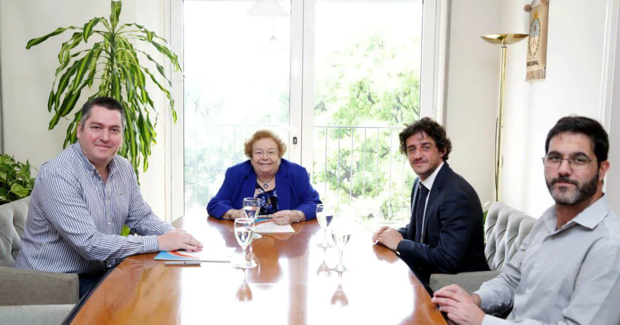 photo_4949761741072042764_y-1