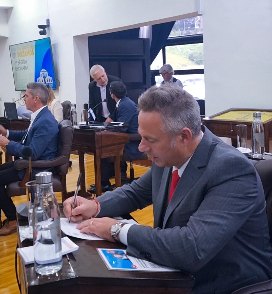 98bdeca3-ce2f-4dbd-87c8-ef878e3280f6