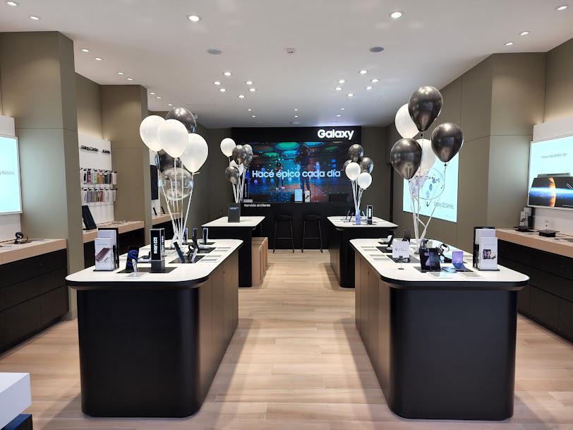 Samsung Experience Store Ushuaia (1)