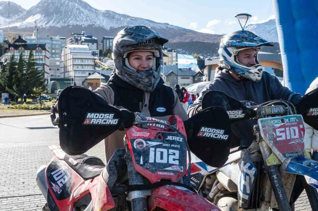 photo_5087048150190591113_y-1