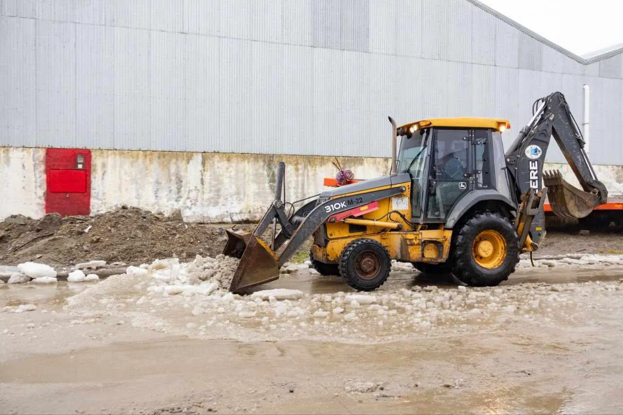 photo_5161487316475293805_y-1