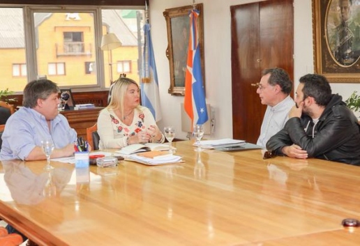 view_bertone-se-reuni-con-la-cooperativa-el-ctrica-de-r-o-grande-para-debatir-compra-de-nuevos-equipos_11661