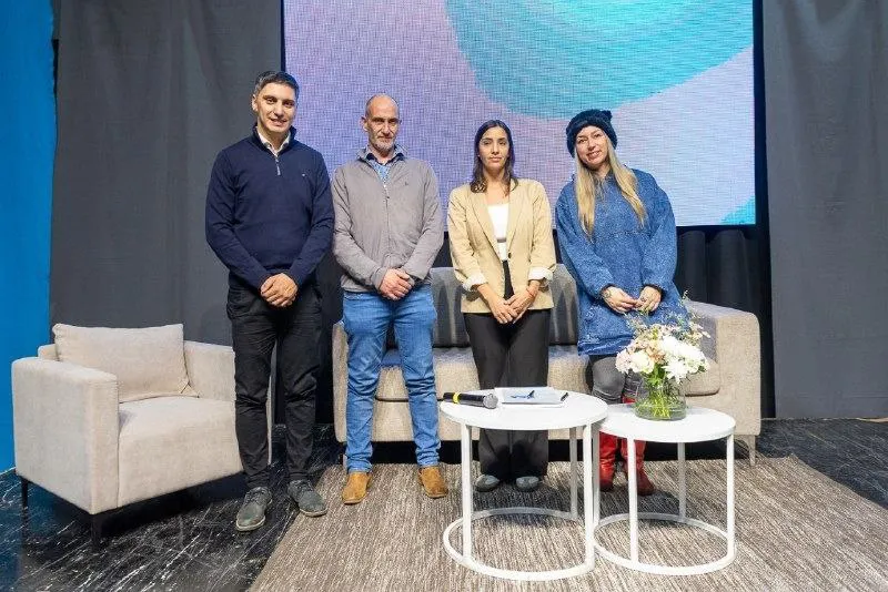 photo_4911484726238359796_x