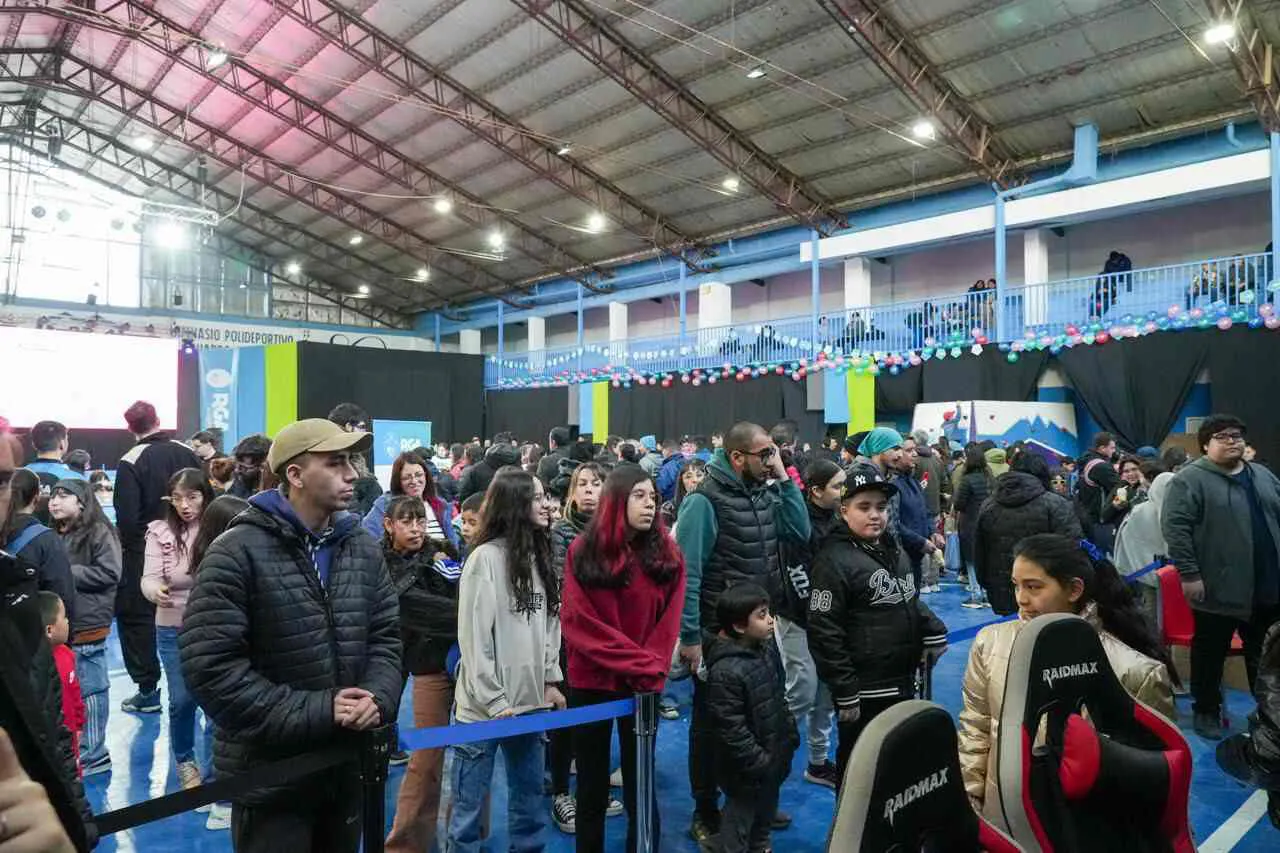 photo_5154549286434877458_y-1