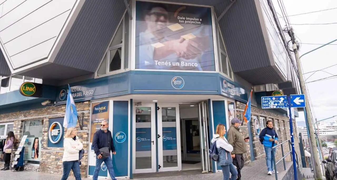 photo_5033082684980267819_y-1