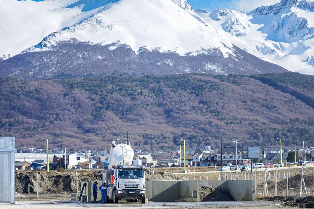 e3ac4828-9c7f-4444-86d7-8033e2cfb2d0