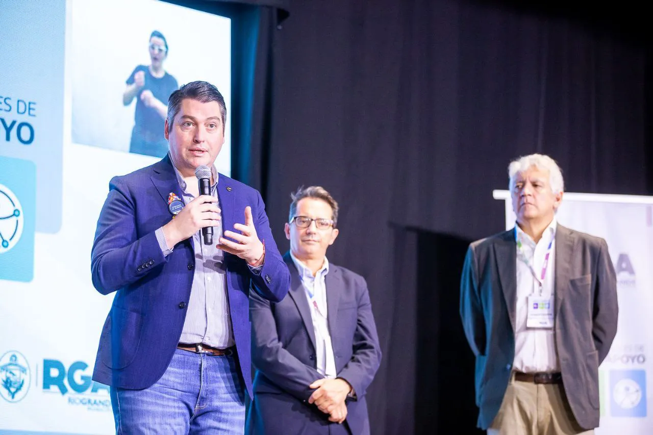 photo_5184150523161456165_y