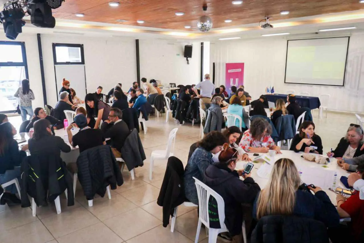 photo_5154402364197374766_y-1