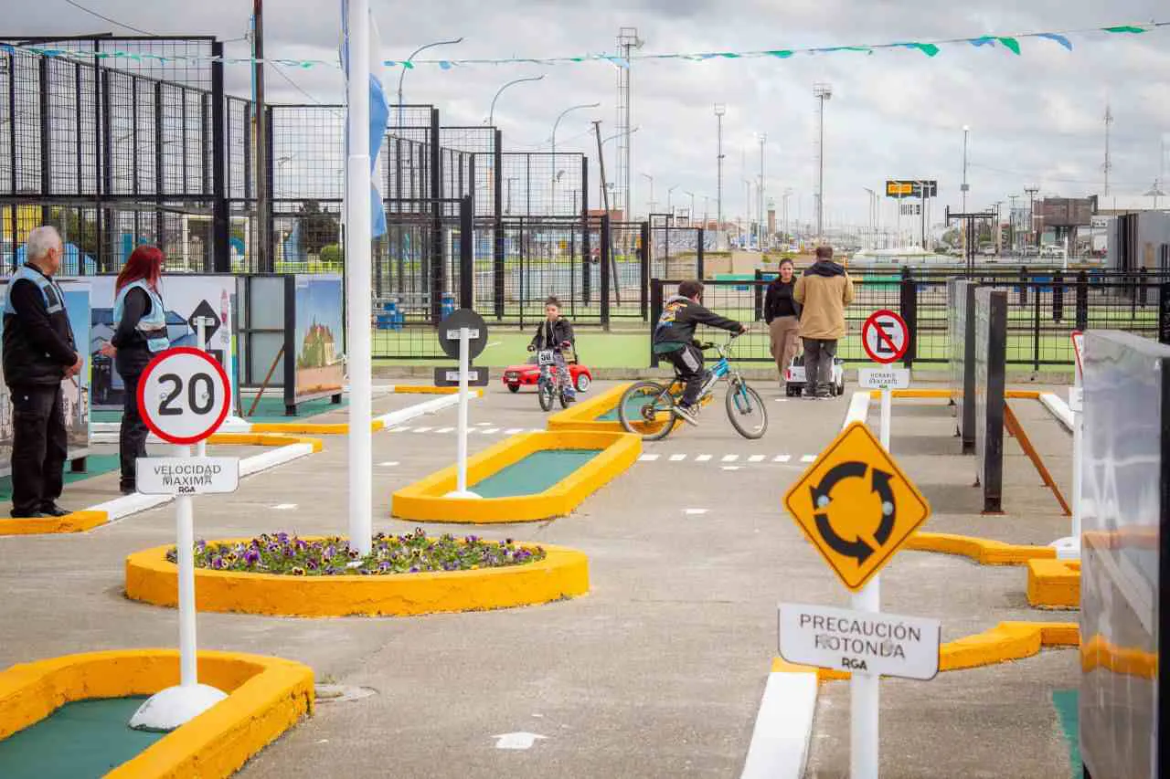 photo_5028529972401867556_y-1-1