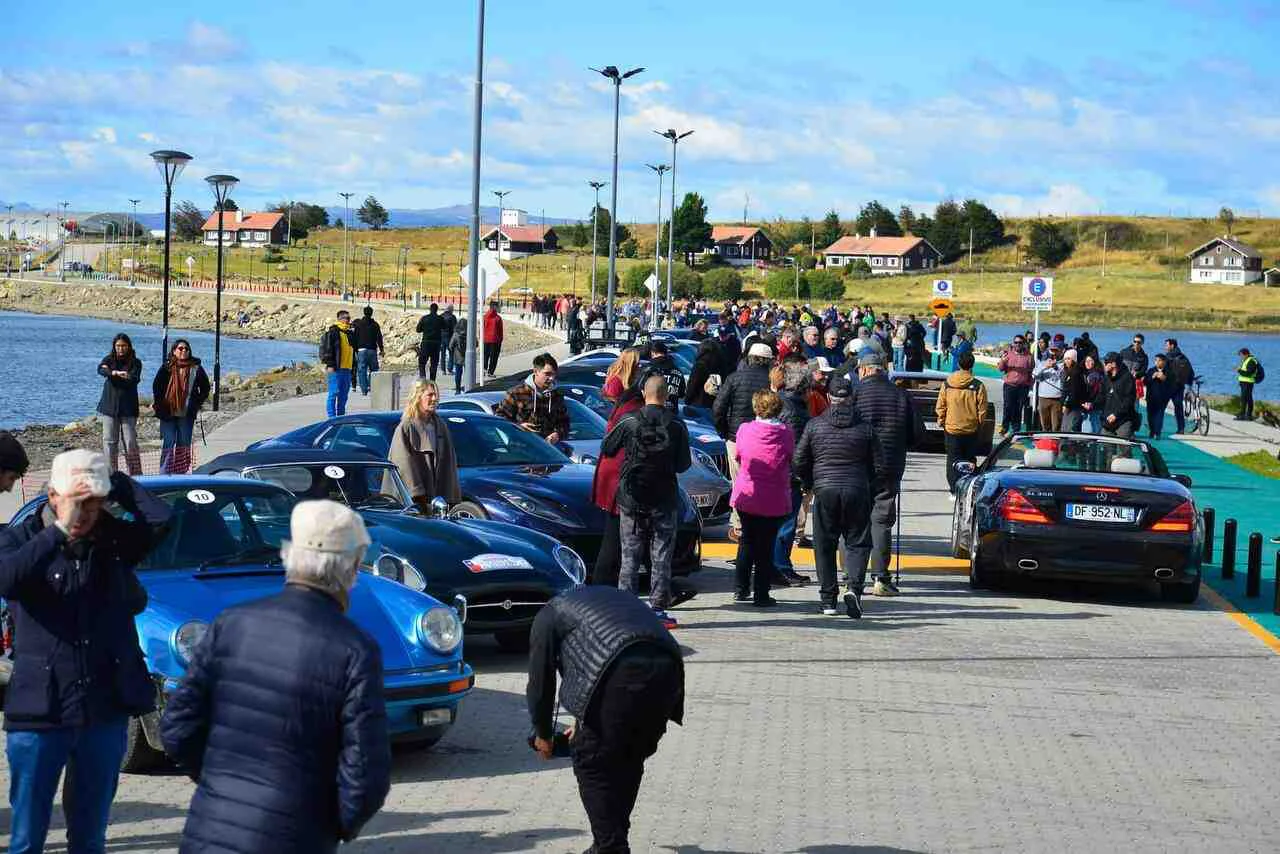 photo_5023846697112636501_y-1