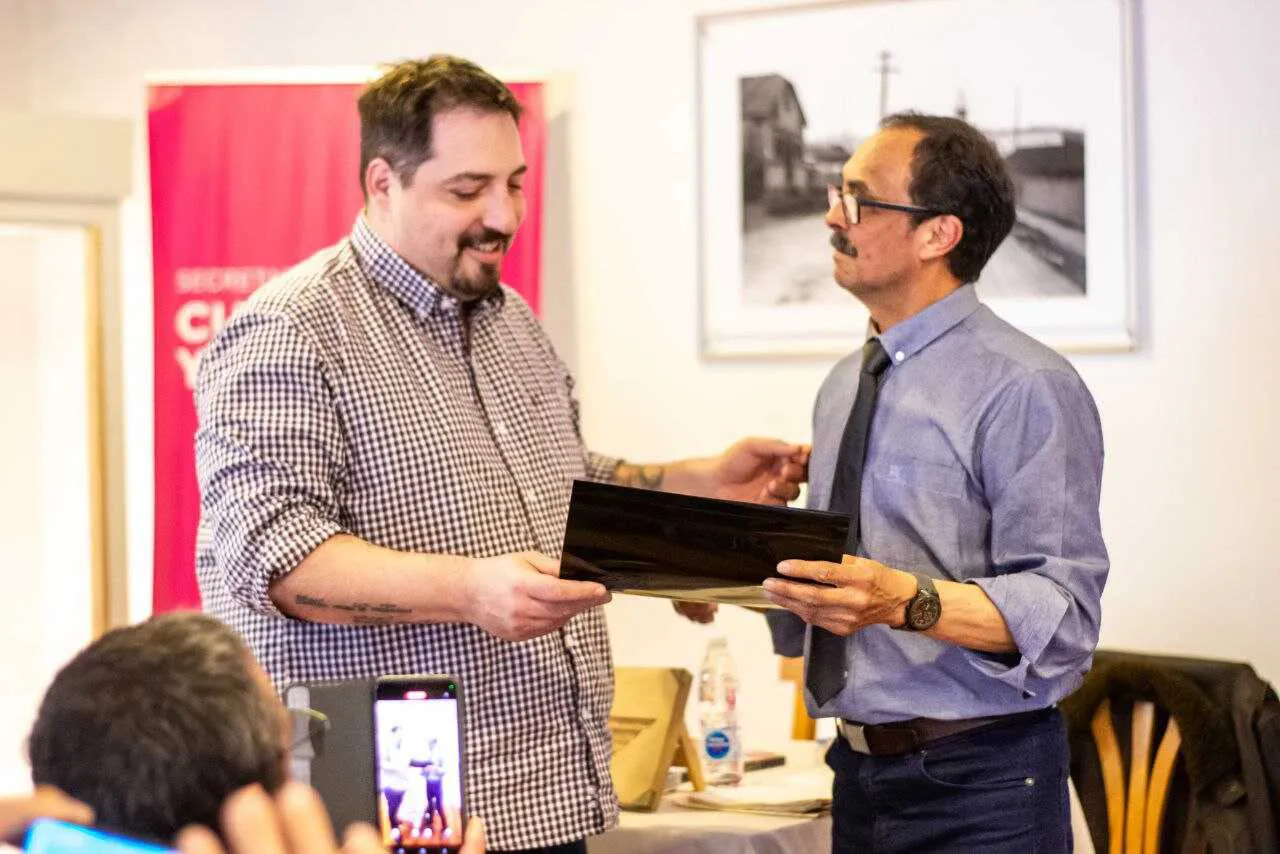 photo_5049089362368769691_y-1