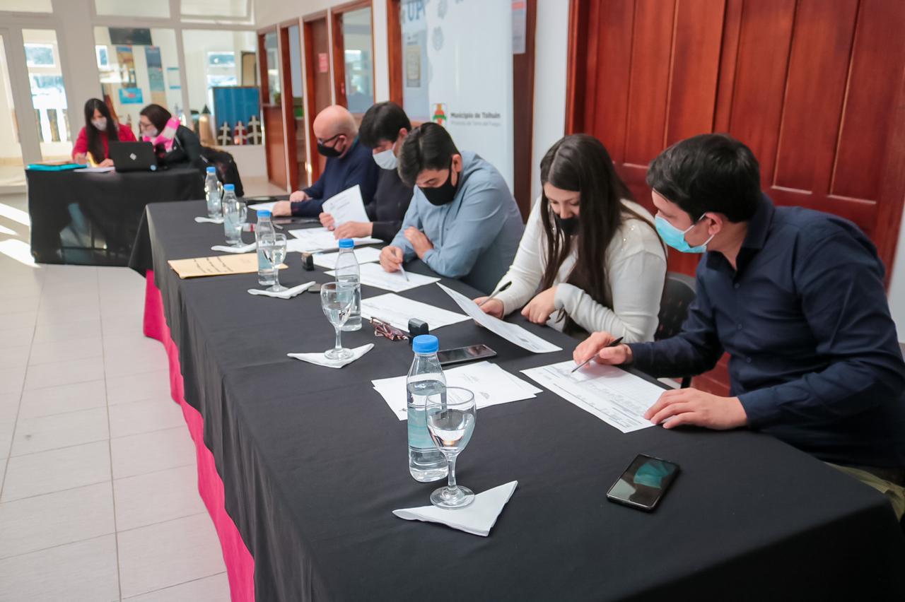 afca8b1f-48f4-44f2-b911-d18ff0586457