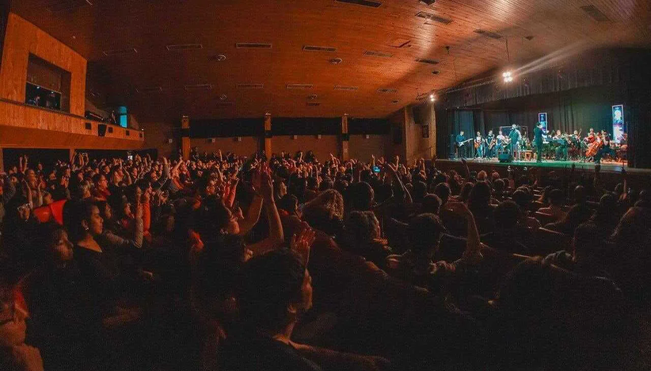 photo_5039549449734130641_y-1