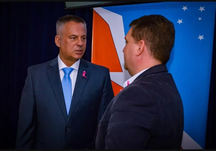 photo_4981516027720477880_y