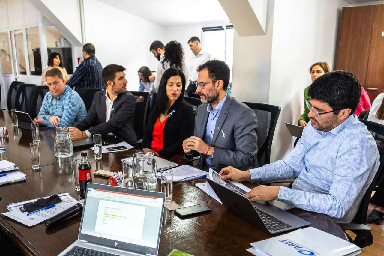 photo_5040047760425987453_y-1