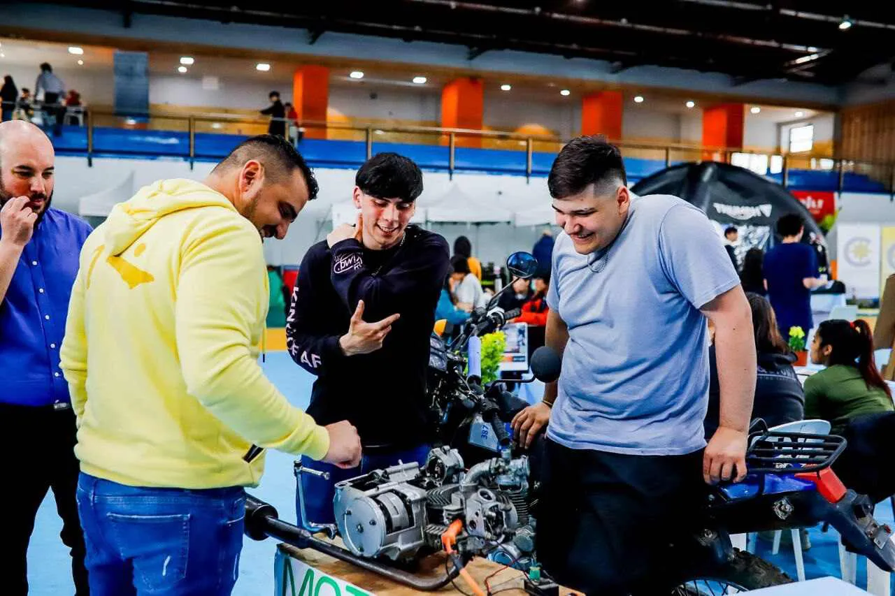 photo_5024171985046973920_y-1