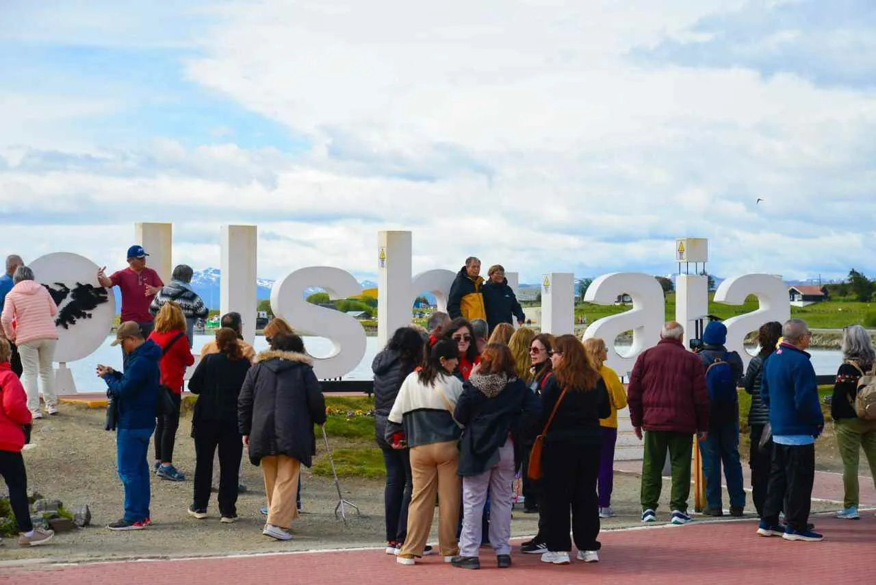 photo_5023860655756348219_y-1