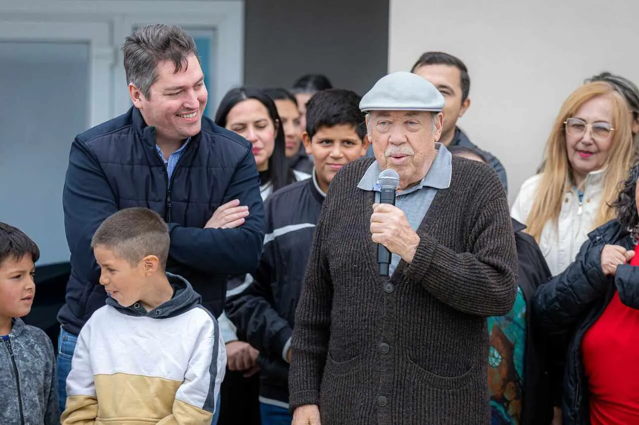 photo_5089392081347742544_y-2 (1)