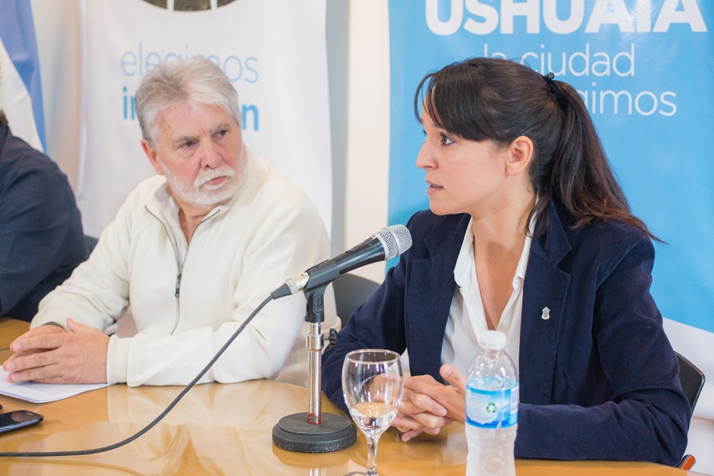 9d3bb0c58c69dee1115f73fd438e9270-1000vuoto_victoria_souto